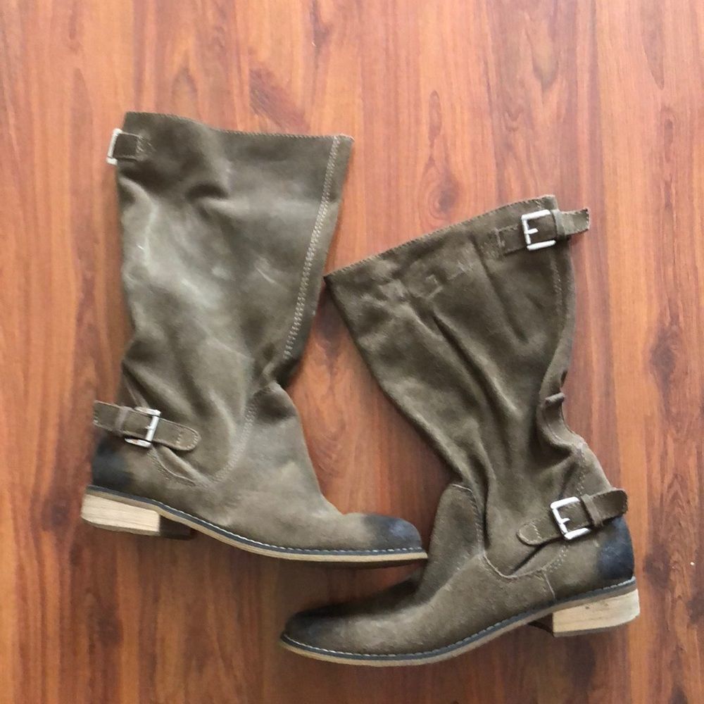 Kelsi Dagger tan suede Size 9.